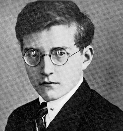 1925년 19살 무렵의 쇼스타코비치.  위키피디아