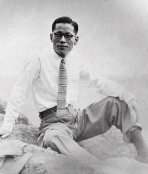 삼성그룹 이병철 회장은 일본 유학에서 돌아와 노름으로 세월을 보내다 1936년 26살 때 마산에서 협동정미소로 첫 사업을 시작했다. 사진은 1951년 일본 방문 때 모습. 호암재단 제공
