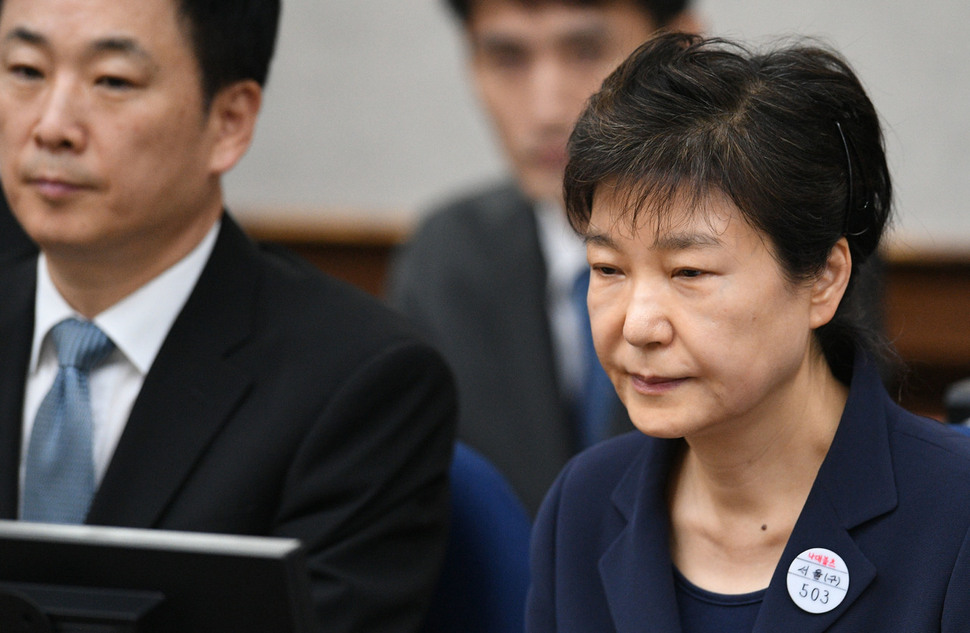 지난해 5월23일 첫 재판에 출석한 박근혜 전 대통령. 사진공동취재단.