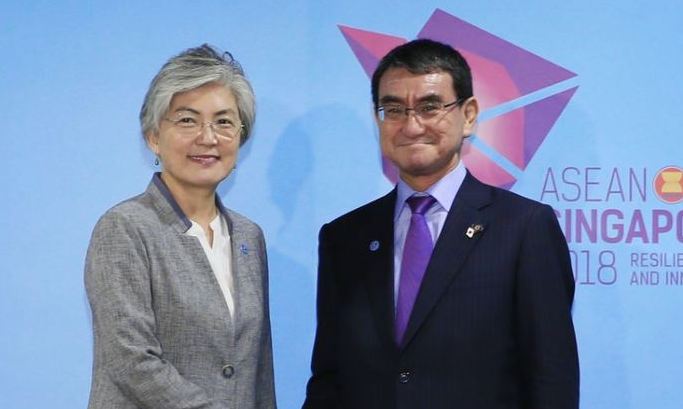 한일 외교장관 G20서 ‘깜짝회동’…‘강제징용 해법’ 수용 촉구