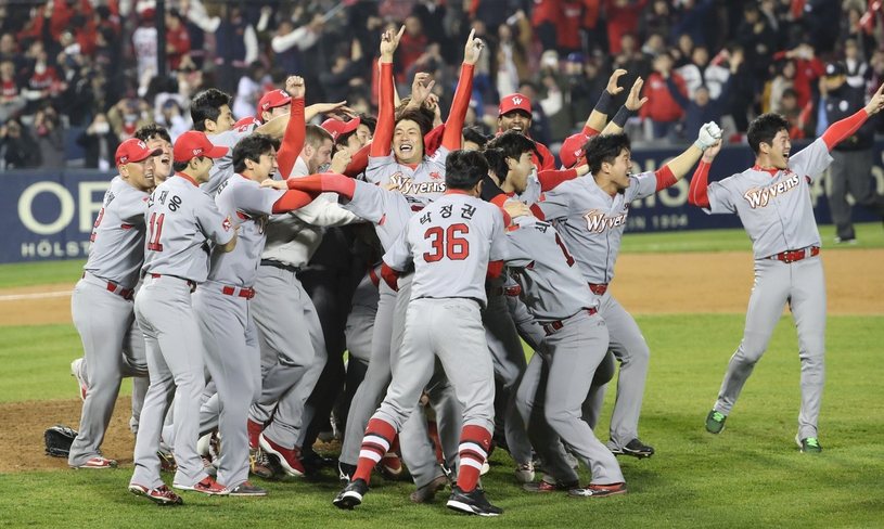 SK 와이번스, 8년 만에 한국시리즈 우승 : 야구·MLB : 스포츠 : 뉴스 : 한겨레모바일