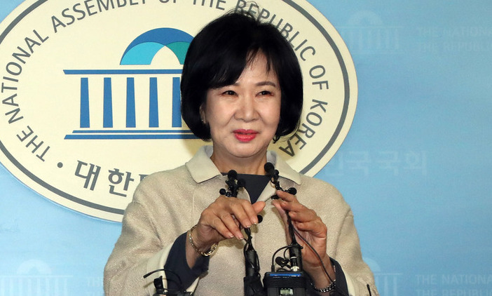 ‘손금 충돌’…손혜원, 금태섭에게 “주말까지 사과하라”