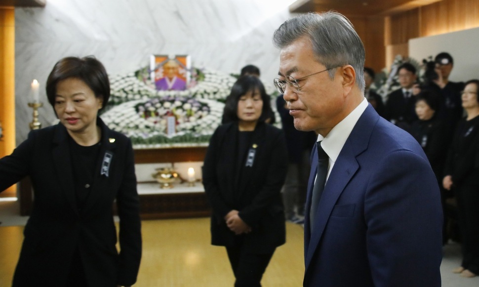 문 대통령, 김복동 할머니 조문…정치인 조문 행렬 이어져