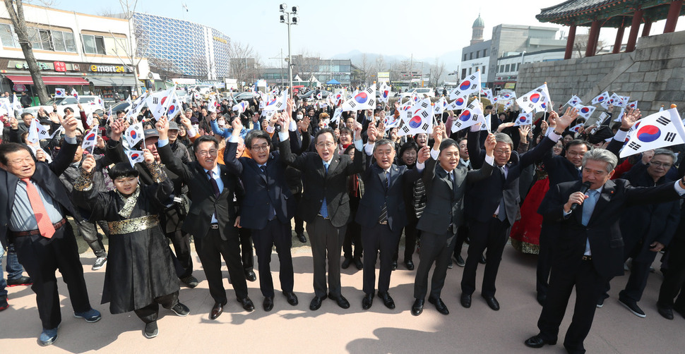 전북도, 삼례읍 등 곳곳서 3·1절 100돌 기념식 : 전국일반 : 전국 : 뉴스 : 한겨레