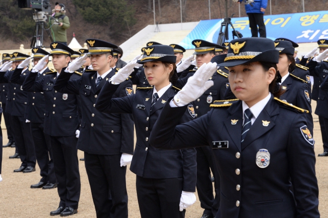 경찰대학 졸업 및 임용식 모습. 한겨레 자료 사진.