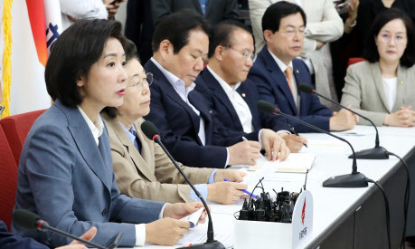 자유한국당 “책임질 사람은 강경화”…비밀 유출 ‘역공’ 나섰다