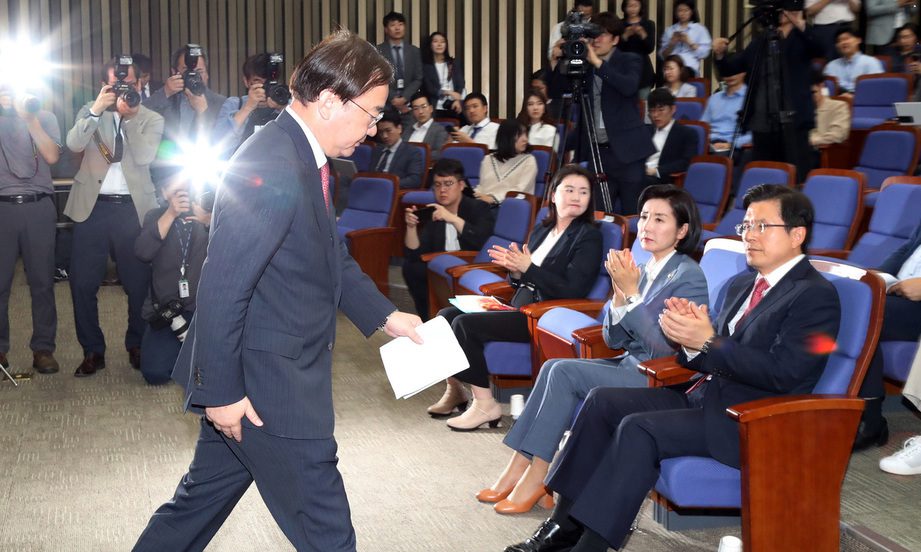자유한국당, 수세 몰리자 ‘강경화 책임론’