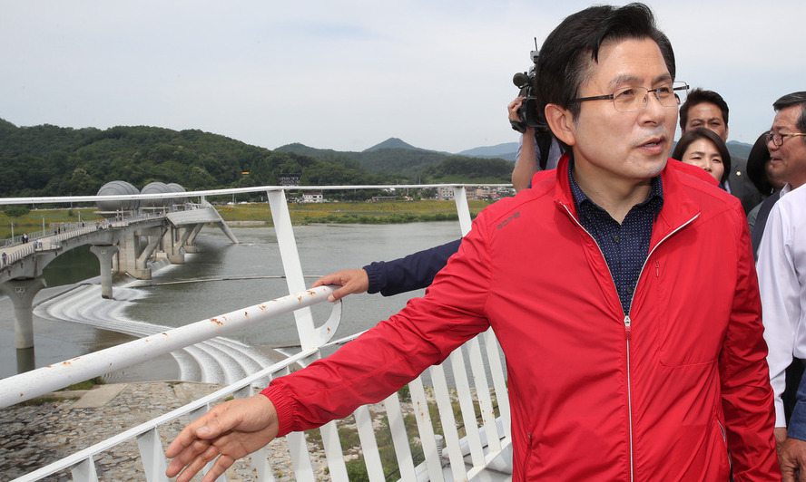 황교안 “지금은 국회 못 들어가…패스트트랙 철회·재논의해야”