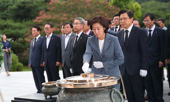 “민주주의 사망” 외치며 투쟁나선 한국당…‘우왕좌왕’ 전략 부재 불만도