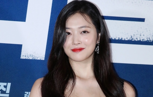 가수 설리 자택서 숨진 채 발견…경찰, 타살 흔적 없어 : 수도권 : 전국 : 뉴스 : 한겨레