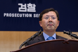 ‘우병우 라인 윤갑근’이 팀장…넉달 수사에도 기소 못한 검찰