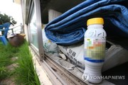 ‘농약 탄 사이다’ 피의자 집에 누가 농약병 갖다 놓았나