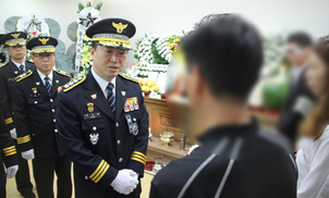 “그 경관이 총으로 자꾸 장난친다 했는데…”