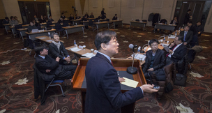 “가계 빚 ‘위험 수위’…정부 관리 가능한 범위 넘어섰다”