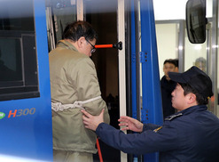 [단독] 검찰, 최순실 안종범에 ‘제3자 뇌물죄’ 적용 급선회