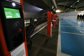 [Photo] Shortage of electric cars, not of charging stations 