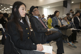 “할아버지의 나라 대한민국에서 계속 살 수 없나요?”