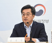 명목세율 인상 없다던 김동연 “시장에 혼선 유감”