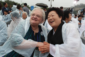 [포토] 푸른 눈의 목격자와 오월어머니의 재회