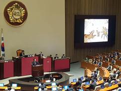 김성태 “국회의장, 청와대 스피커 자처”…문희상 “국회 모욕”